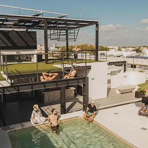 Caleta Rooftop & Pool Hostal